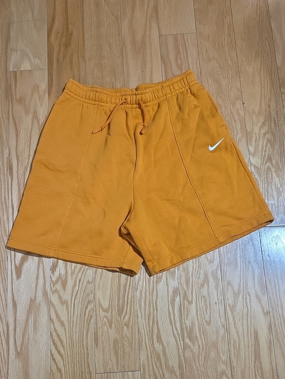 Nike Sportswear Essential High-Rise Fleece Shorts - Orange/Light Curry-Womens M